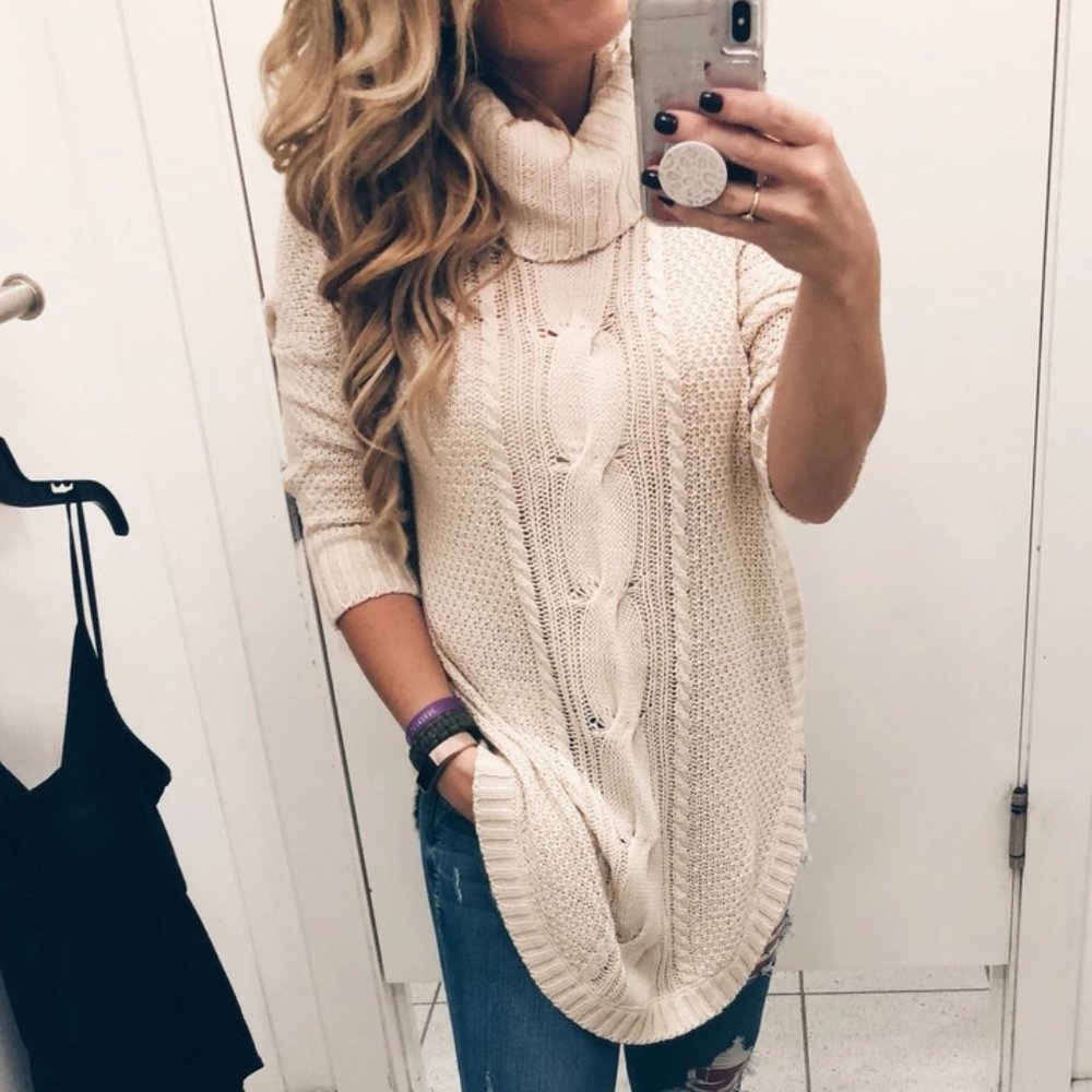 Express 3/4 Sleeve Knit Turtleneck w/ Dolphin Hem Beige XSmall